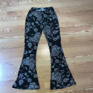❌SOLD❌ 
Paisley Print Flare Pant